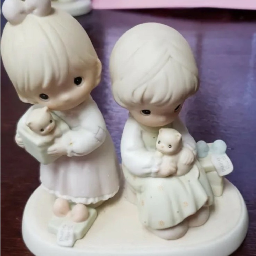Precious Moments "TO A VERY SPECIAL SISTER" 1993 #528633 Retired & Mint